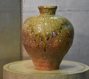 Japanese contemporary tsubo shigaraki vessel