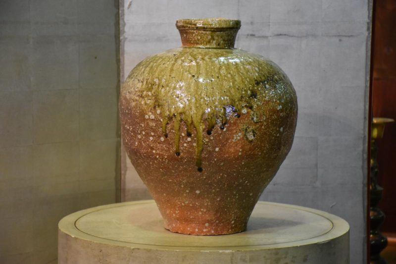 Japanese contemporary tsubo shigaraki vessel