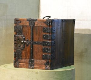 Japanese Funa Dansu (Ships Chest)