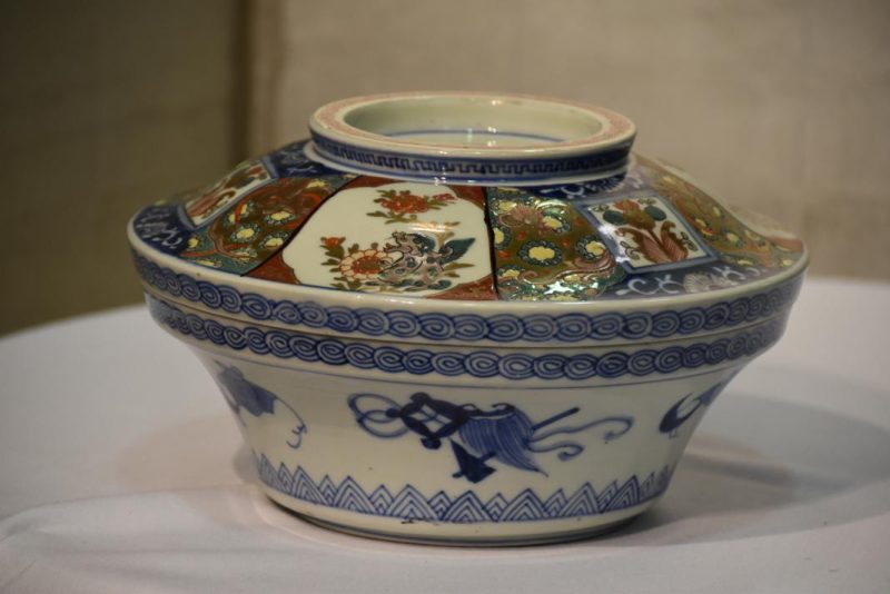 Japanese Imari Lidded Bowl - Image 2