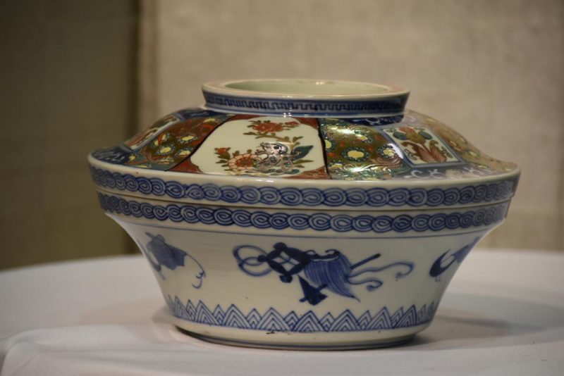 Japanese Imari Lidded Bowl - Image 11