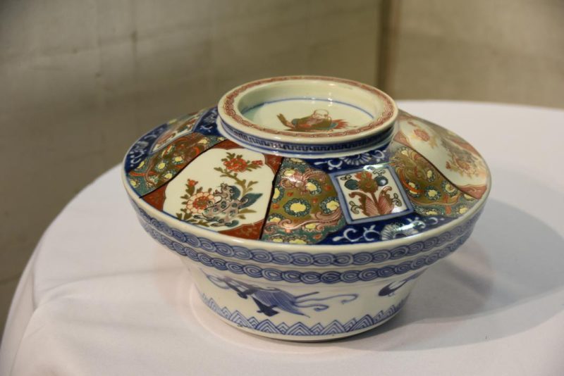 Japanese Imari Lidded Bowl - Image 10