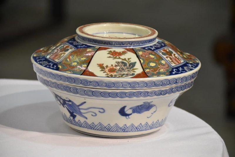 Japanese Imari Lidded Bowl - Image 3
