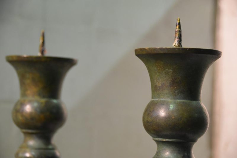 A pair of bronze Candlestands - Image 9