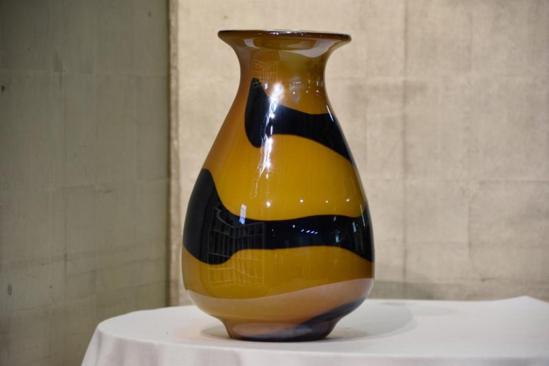 Japanese Art Glass Vase - Image 2