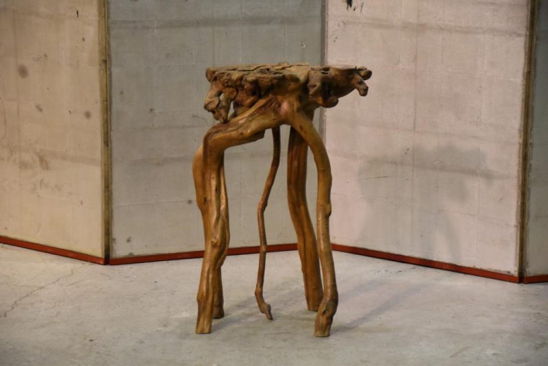 Root Wood Stand