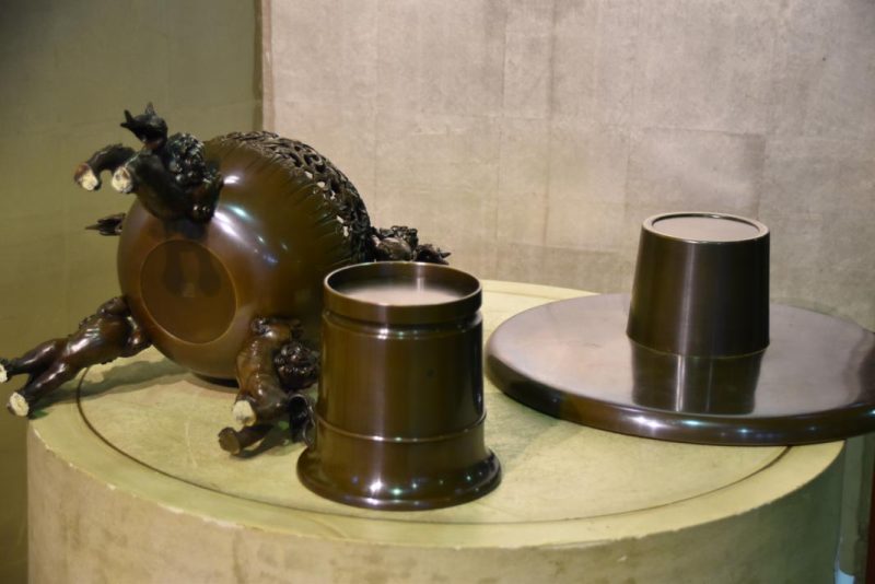 Bronze Shi Shi Ikenobu Vase - Image 5