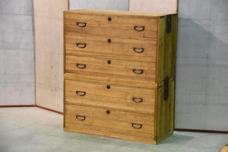 Vintage Japanese Clothing Chest - Image 4