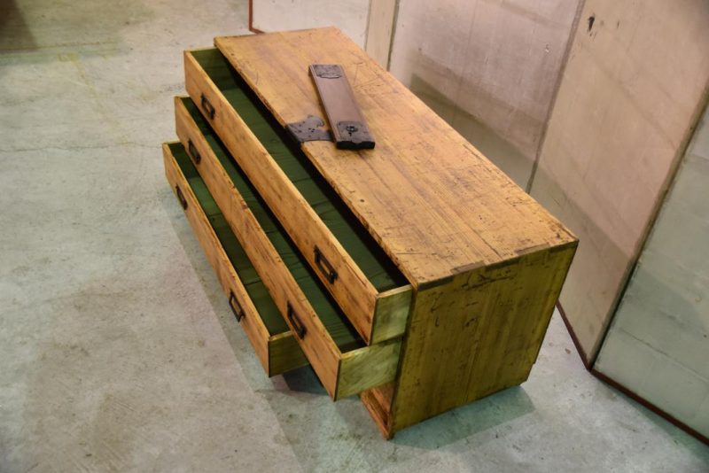 Katana Dansu (Japanese Sword Chest) - Image 8