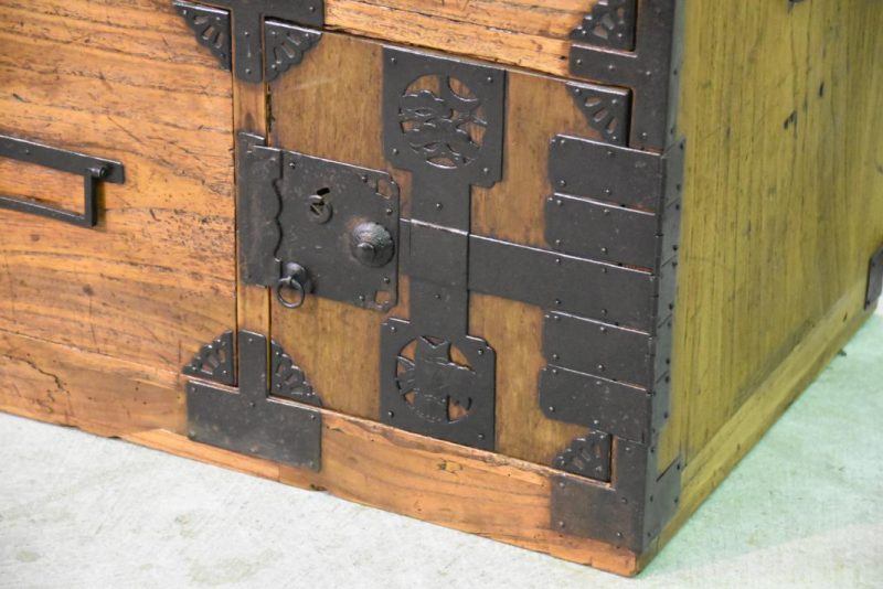 Late Edo Period Sendai Region Clothing Chest - Image 4