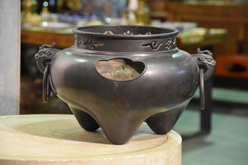 Japanese Bronze Tea Hibachi - Image 4