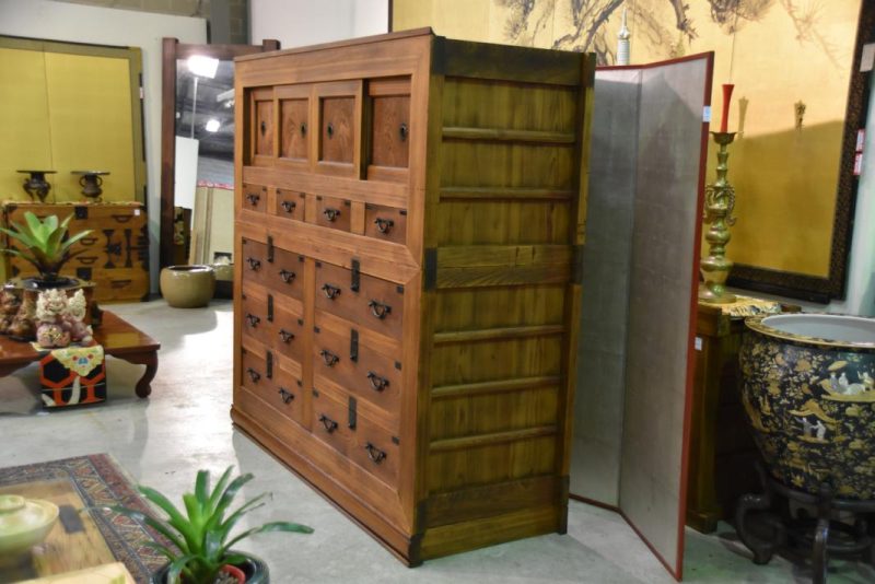 Large and Rare Japanese Clothing Chest - Image 6