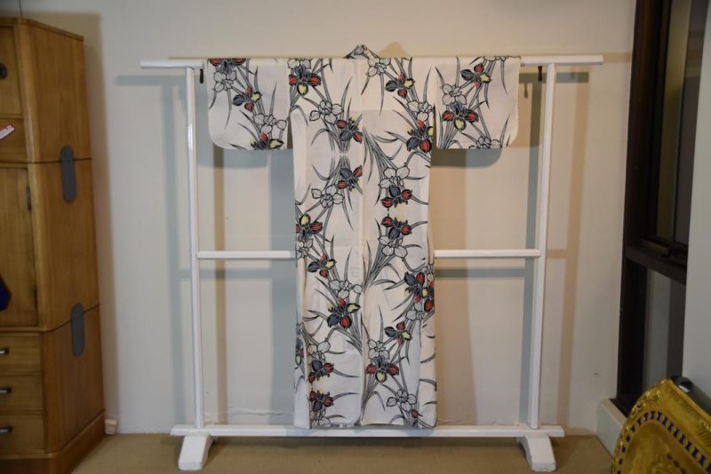 White Floral Print Yukata - Image 2