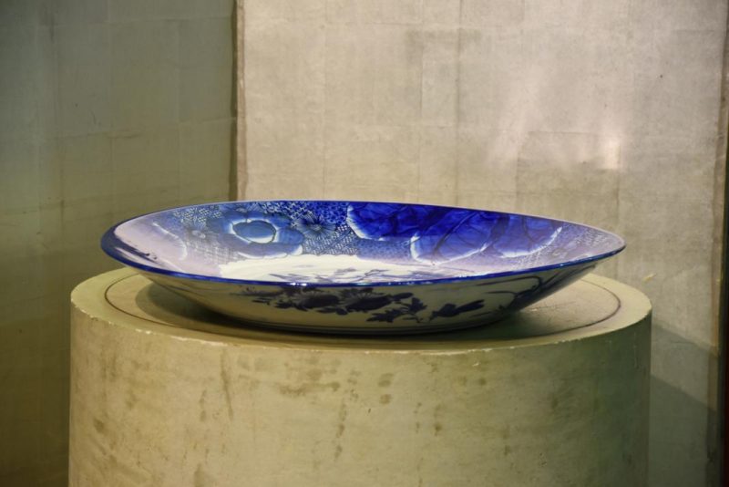 Large Japanese Blue and White Charger - Image 4