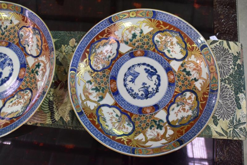 Pair of Japanese Imari Chargers - Image 12