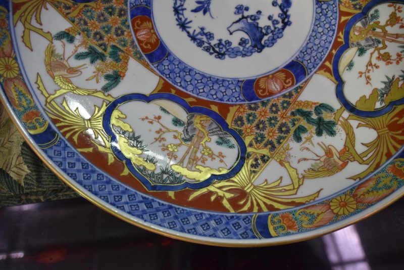 Pair of Japanese Imari Chargers - Image 11