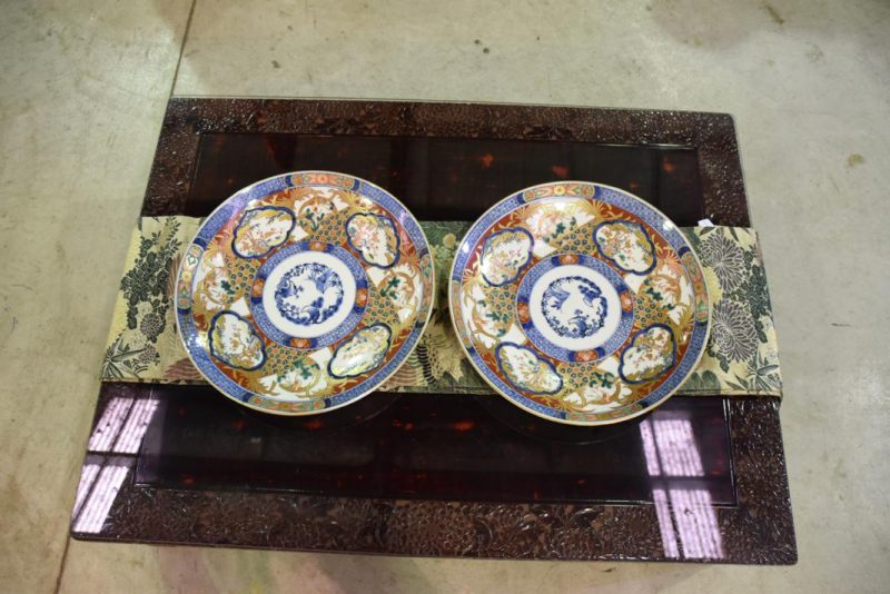 Pair of Japanese Imari Chargers - Image 3