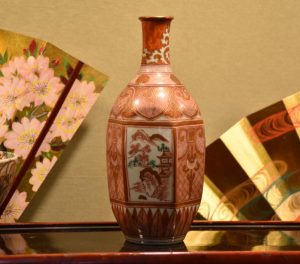 Kutani Tokuri (Sake Bottle)