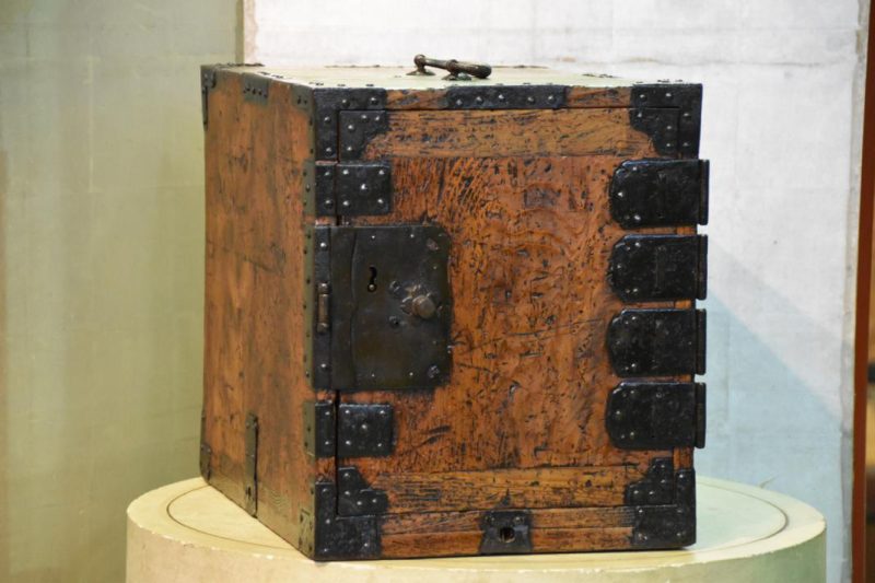 Japanese Edo Period Funa Dansu (Ships Chest) - Image 2