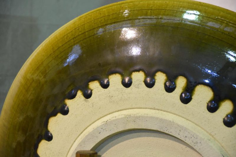 Large Japanese Oribe Plate - Image 4