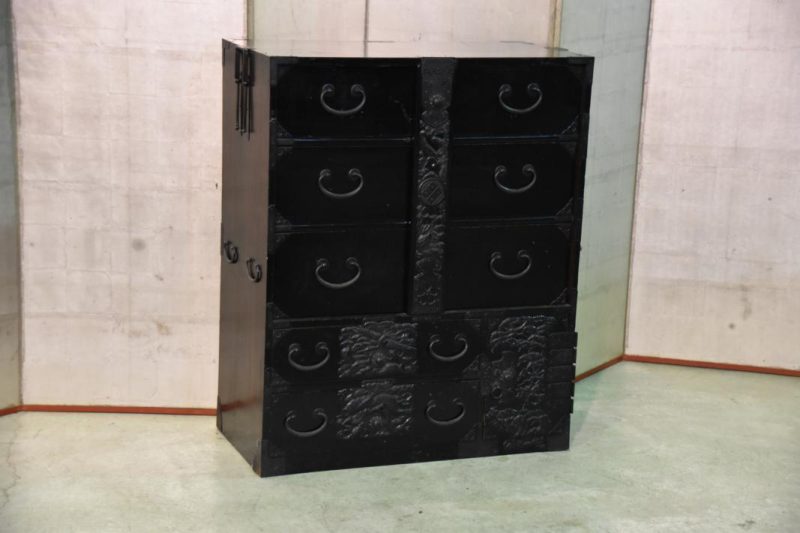 Japanese Black Lacquer Clothing Chest - Image 13