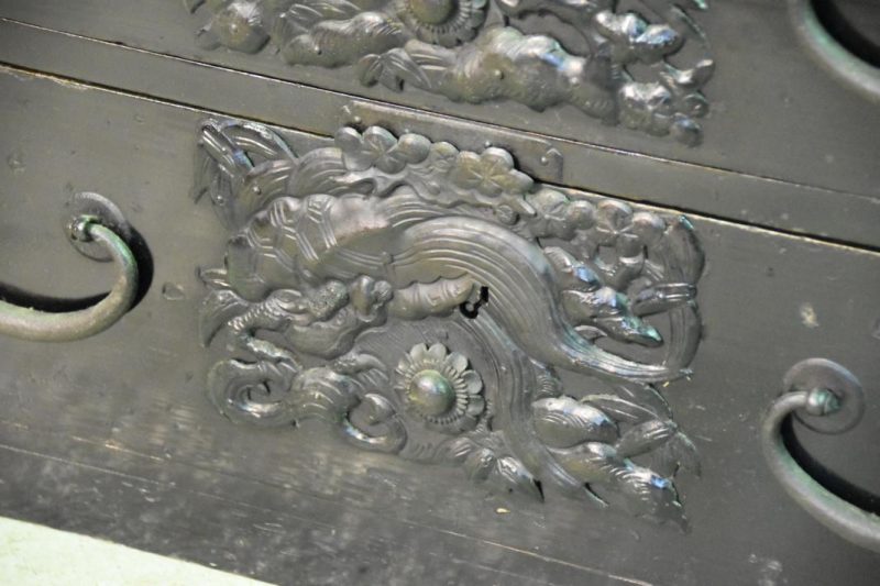 Japanese Black Lacquer Clothing Chest - Image 11
