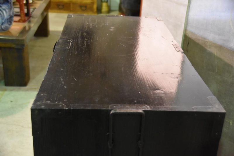 Japanese Black Lacquer Clothing Chest - Image 9
