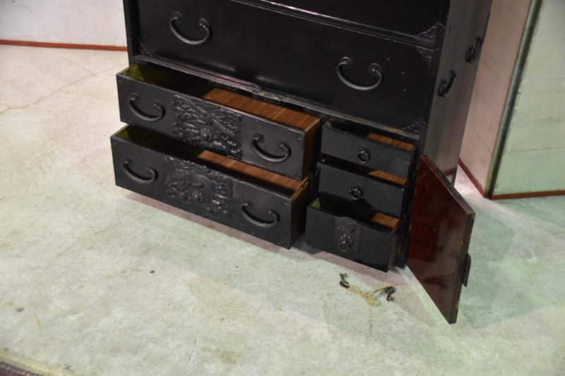 Japanese Black Lacquer Clothing Chest - Image 6