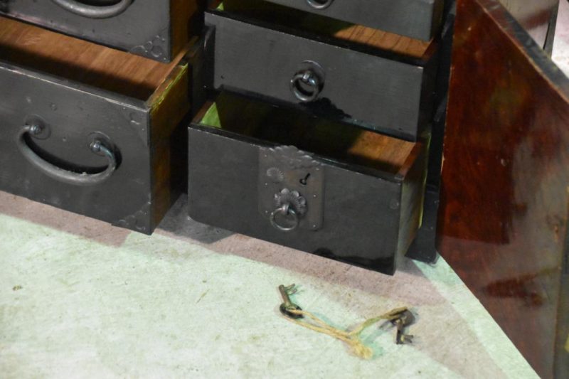 Japanese Black Lacquer Clothing Chest - Image 5