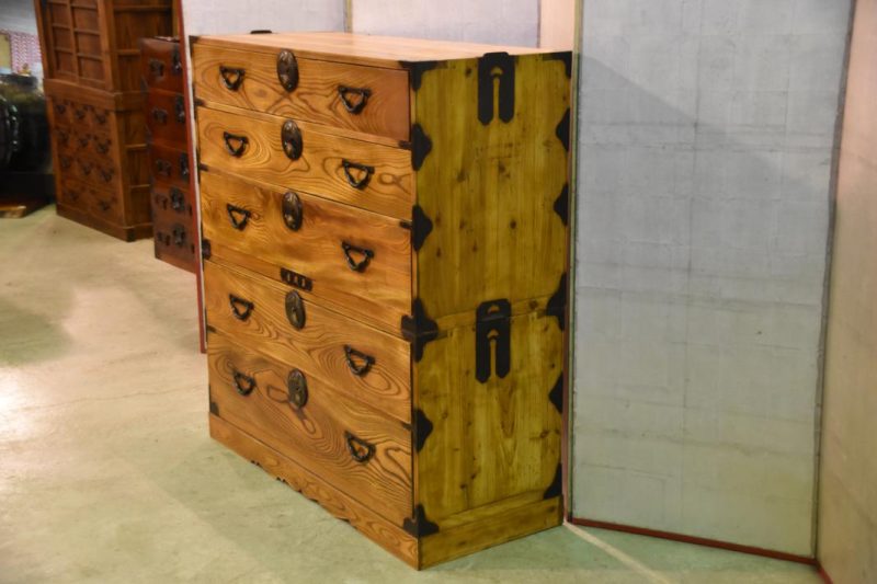 Japanese Elm Clothing Chest - Image 5
