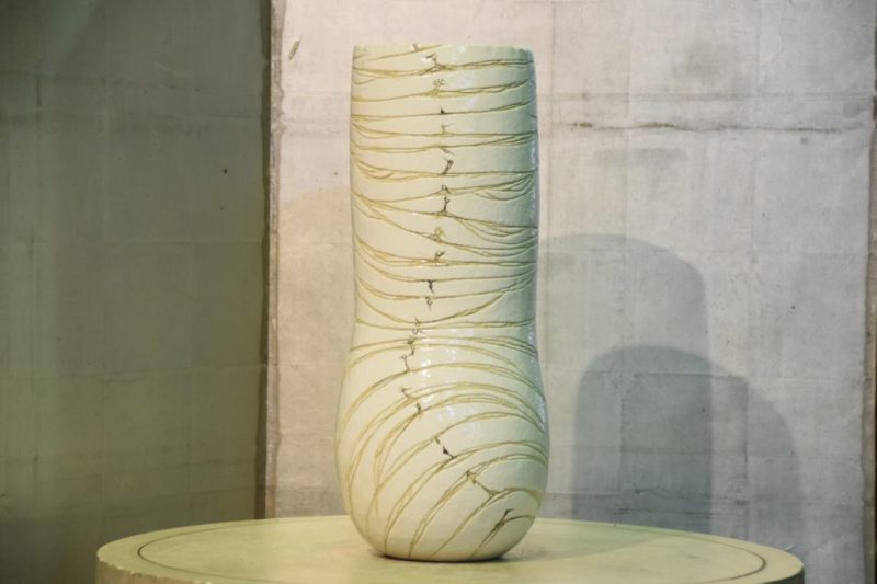 Vase by Kamitamarai Noritoshi