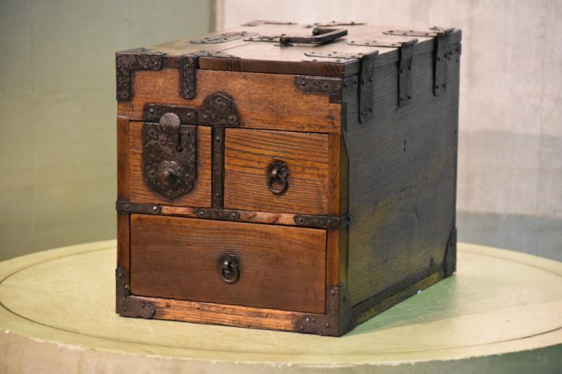 Japanese Suzuri Zeni Bako (Money Collection and Writing Chest) - Image 2