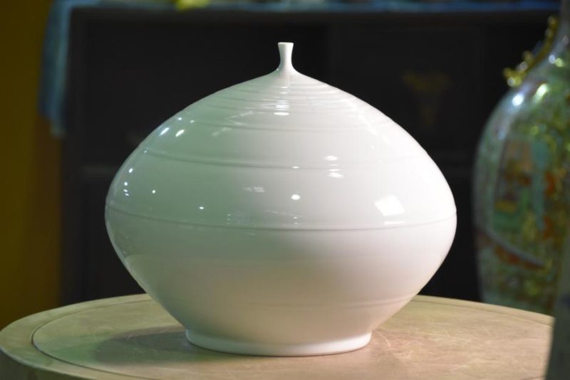Japanese Hakuji (White Celadon) Vase - Image 5