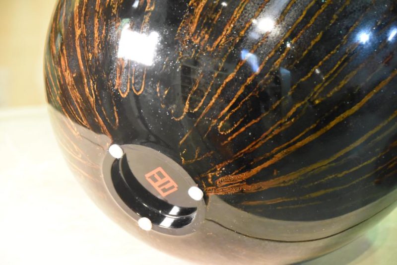 Japanese Lacquered Vase - Image 5
