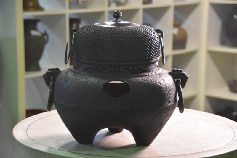 Japanese Cast Iron Chagama (Brazier and Kettle) - Image 2