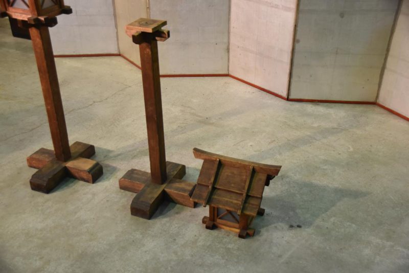 Pair of Japanese Wooden Lanterns on hold - Image 9