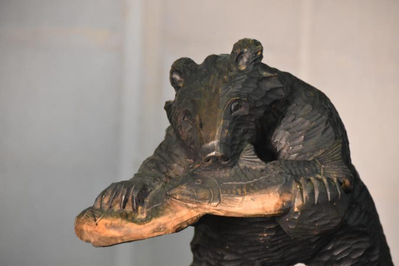 Hokkaido Carved Bears - Image 2