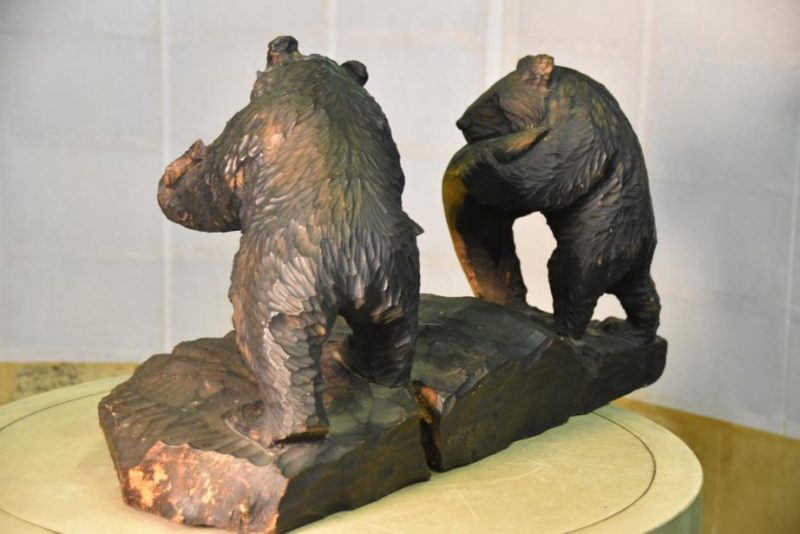 Hokkaido Carved Bears - Image 7