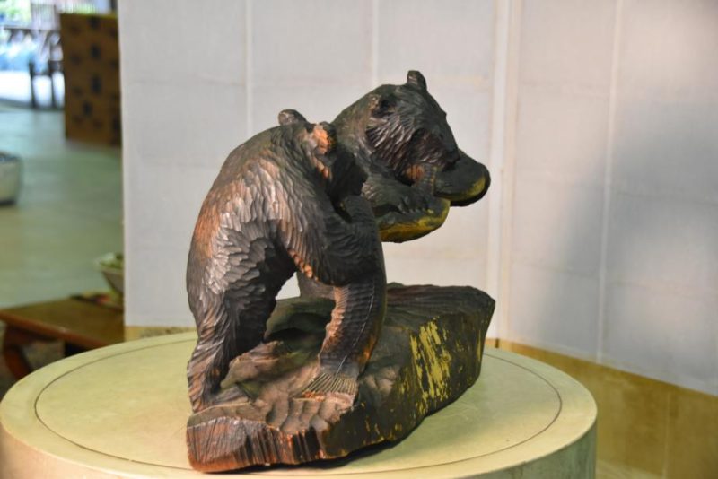 Hokkaido Carved Bears - Image 3
