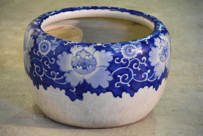 Japanese Blue and White Lotus Pot - Image 7