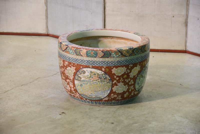 Large Japanese Ceramic Imari Style Hibachi (Brazier) - Image 2