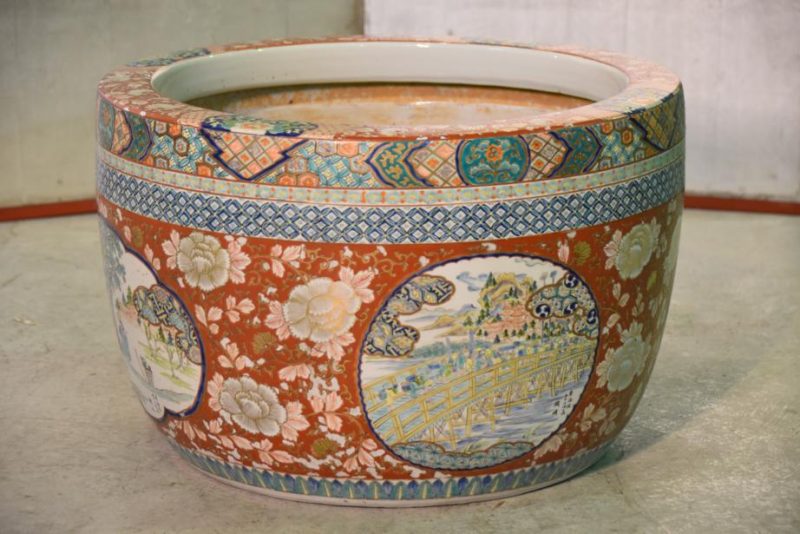 Large Japanese Ceramic Imari Style Hibachi (Brazier) - Image 10