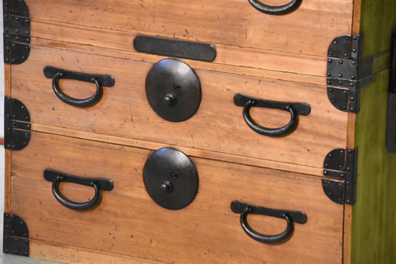 Antique Japanese 4 drawer clothing chest (2 sections) - Image 3