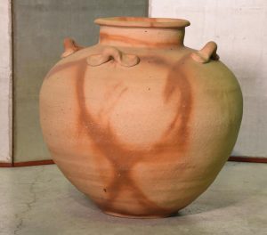 A Large Bizen Pottery Urn