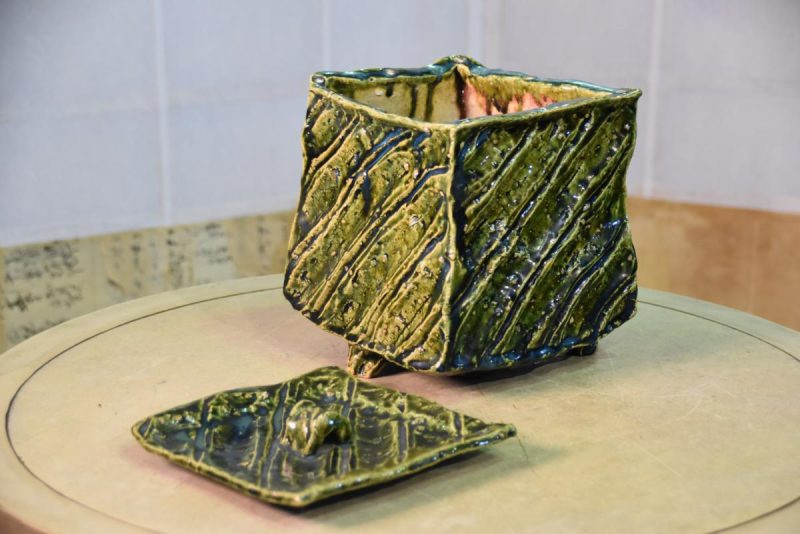 Japanese Oribe Pottery Mizuzashi (Used for water in the Tea Ceremony) - Image 8