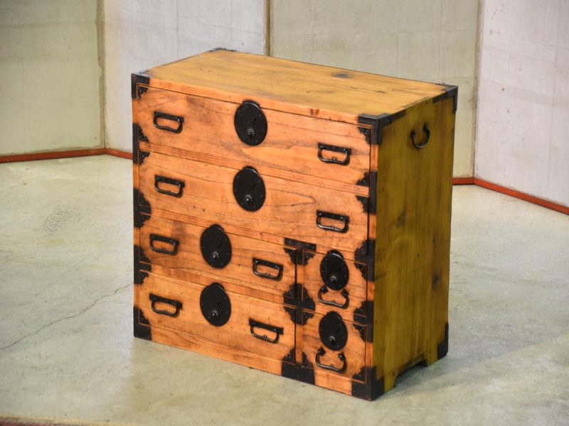 Small Antique Japanese Accessories Chest - Image 2