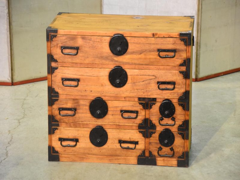 Small Antique Japanese Accessories Chest - Image 12