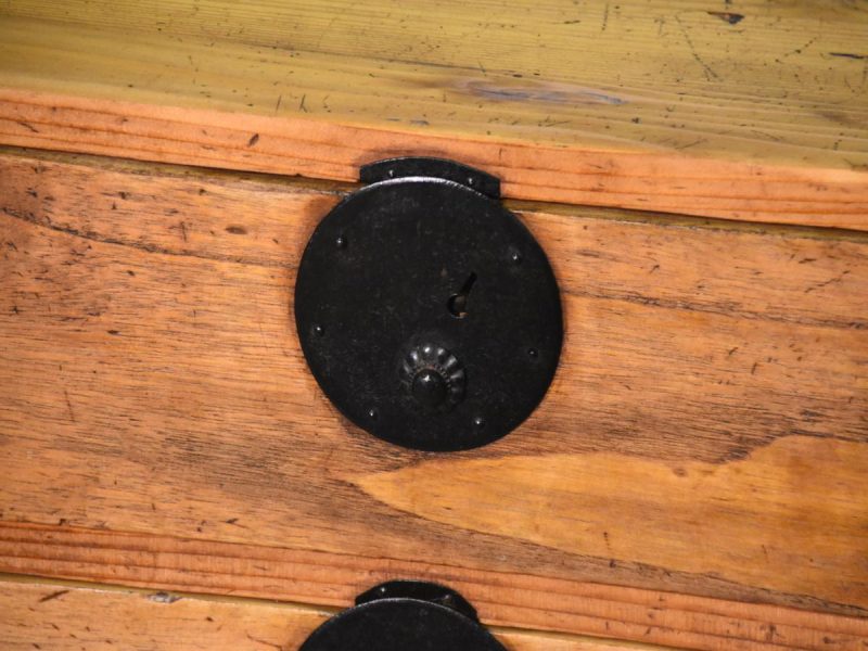 Small Antique Japanese Accessories Chest - Image 4