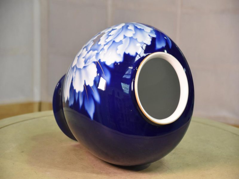 Royal Blue Fukugawa Pottery Vase - Image 5