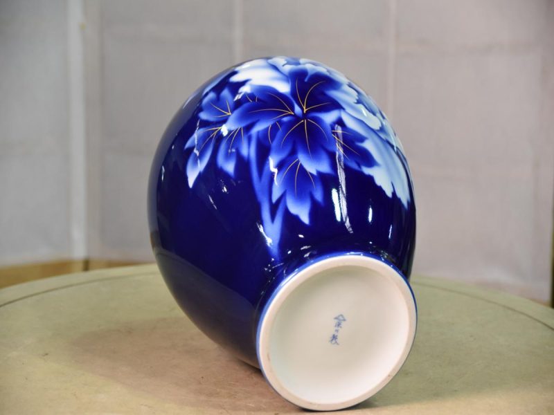 Royal Blue Fukugawa Pottery Vase - Image 10